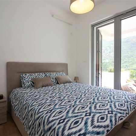 Luxury 1 Bedroom Apartment With Cozy Garden D2-2 In Morinj Kotor Exterior foto