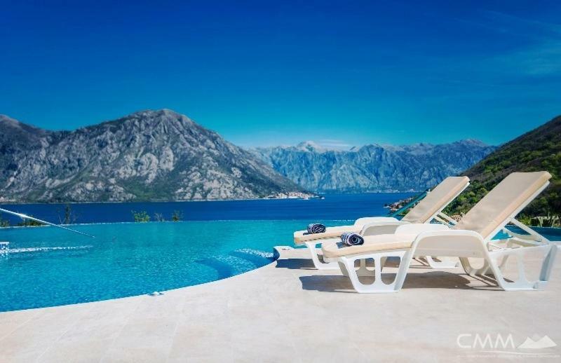 Luxury 1 Bedroom Apartment With Cozy Garden D2-2 In Morinj Kotor Exterior foto